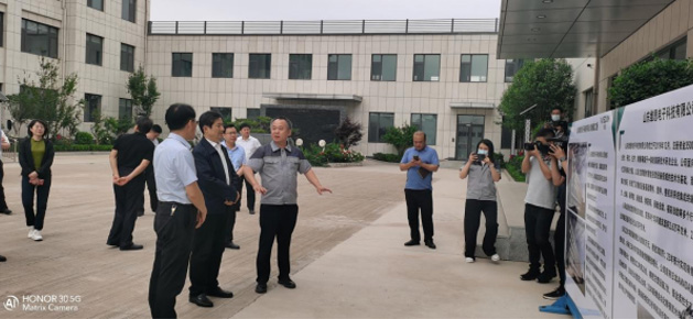 章丘區(qū)委領導一行蒞臨濟南銳拓科技有限公司指導工作 章丘區(qū)委領導一行蒞臨濟南銳拓科技有限公司指導工作